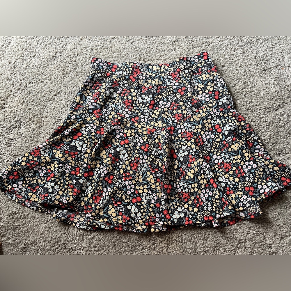 Sugar & Lips Floral Mini Skirt//Size Small